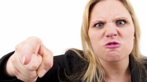 Persone negative che ti criticano